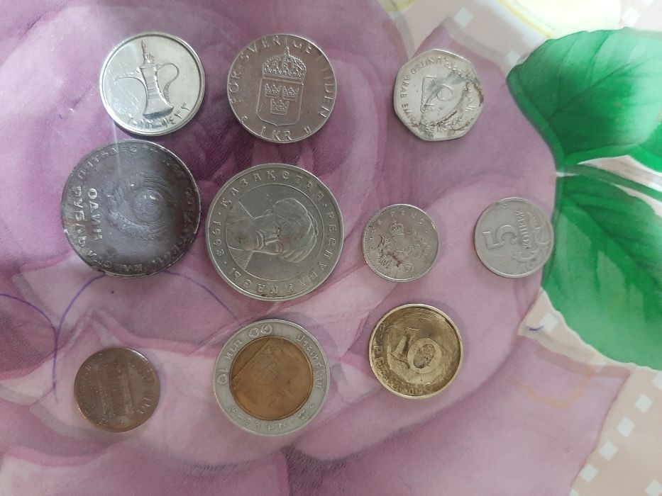 Продам монеты разные