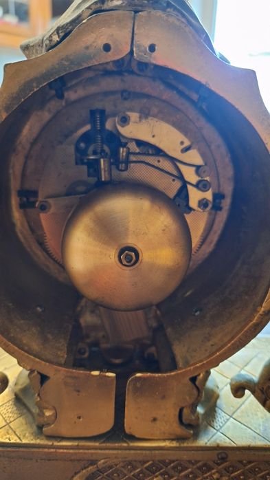 Ceas mecanic semineu