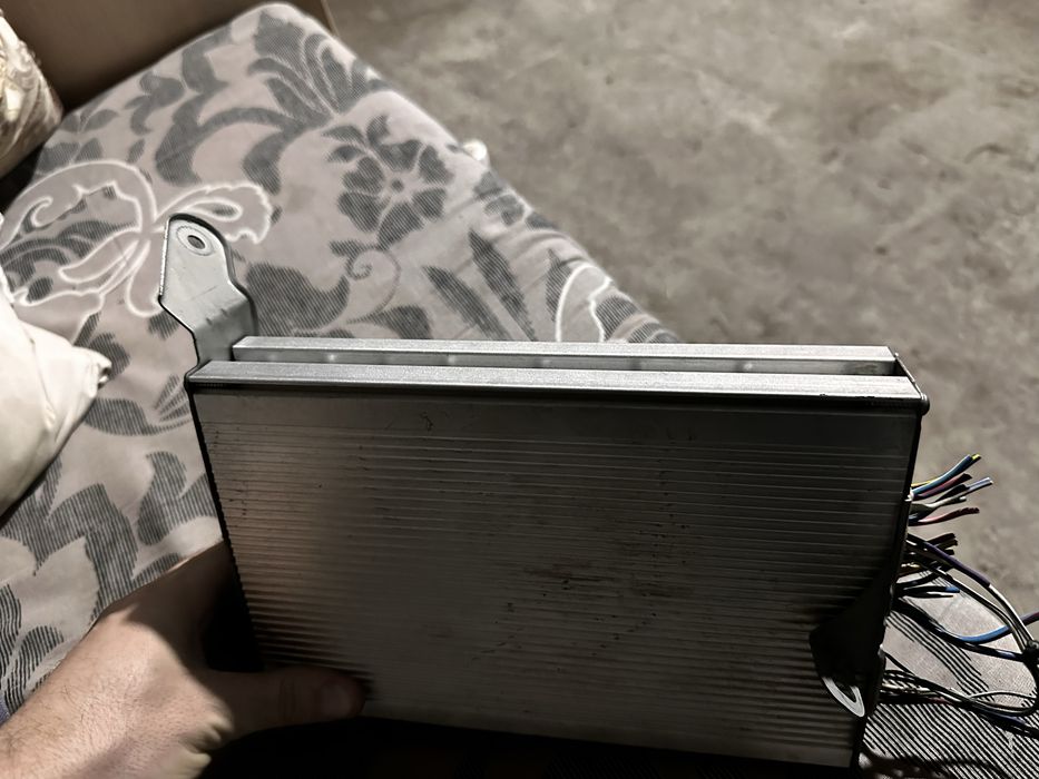 Усилитель JBL оригинал