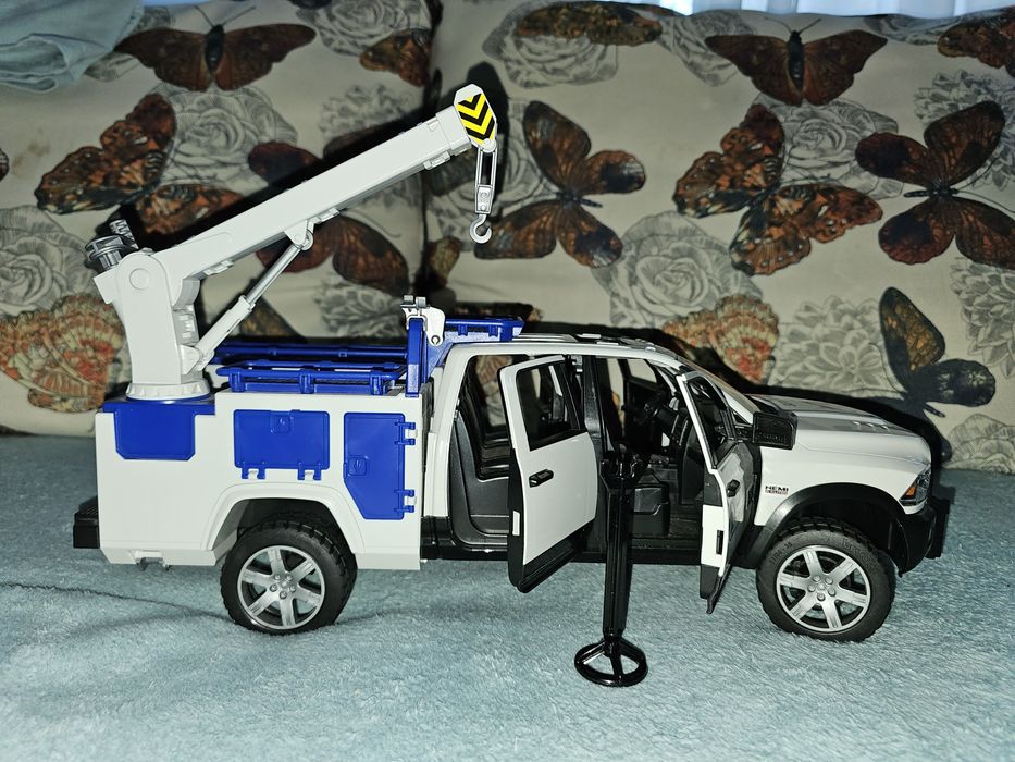 Mașină de serviciu cu far rotativ - Bruder 2509