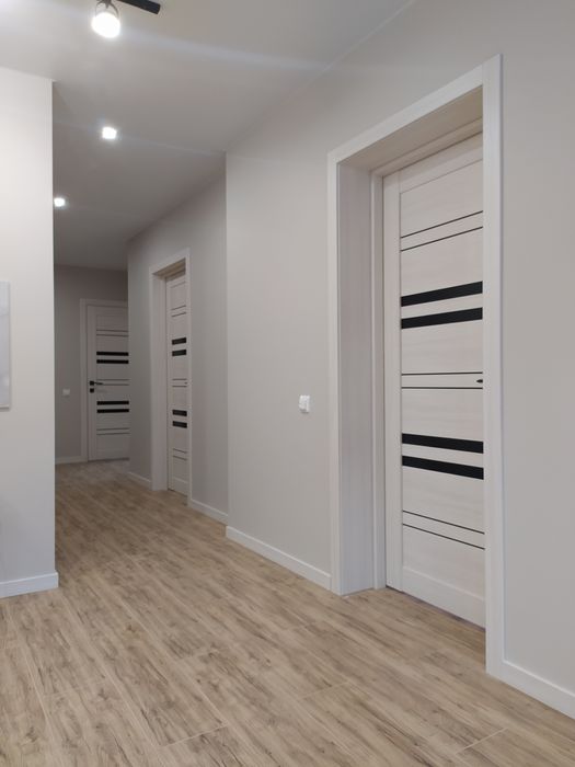 Монтаж на интериорни врати и подови мдф первази