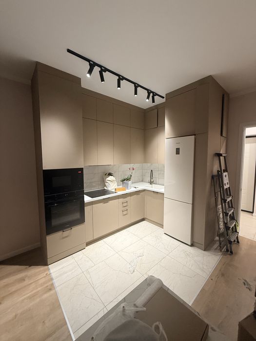 Продам кухонный гарнитур вместе с техникой