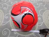 Нова червена футболна топка