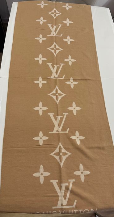 Louis Vuitton-Оригинален чисто нов дамски есенно-зимен шал от кашмир