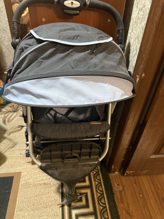 Продается коляска б/у. Цена 200 тыс.