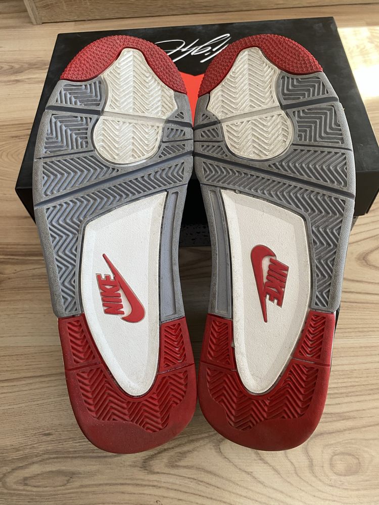 Jordan 4  Retro Bred 2019