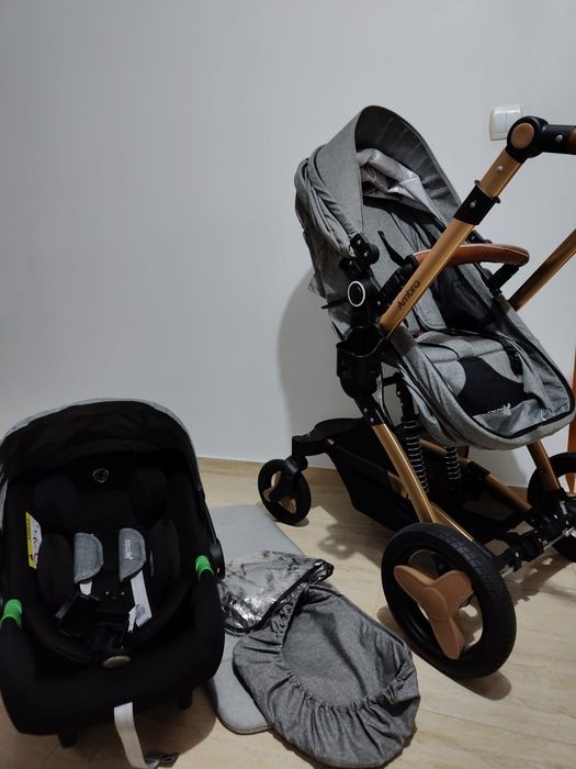 Vînd carucior coccolle