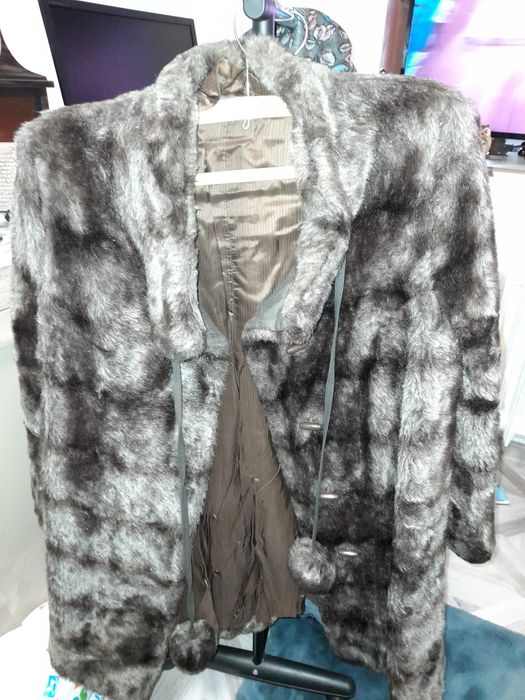 Vând Geaca (bărbați)și Haina din blana naturala (Dama)