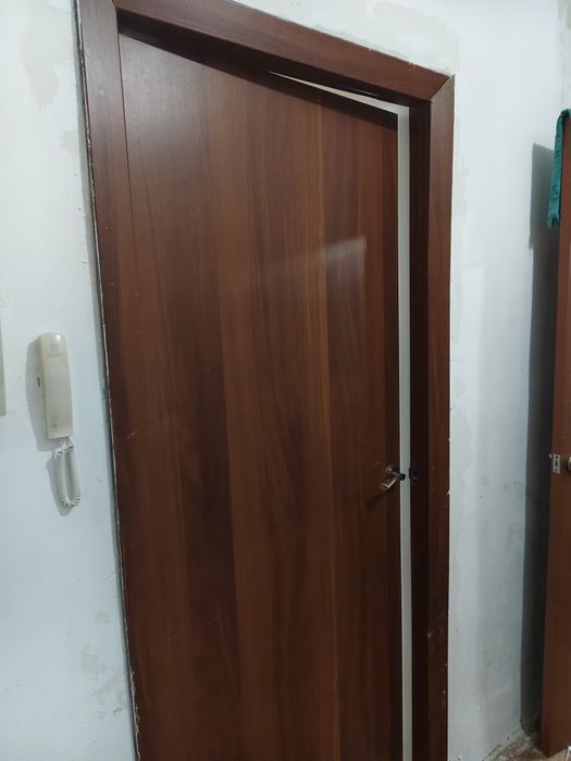 Есик сатылады буу 5000 тенгеден ешкандай сызыгы жок жап жана