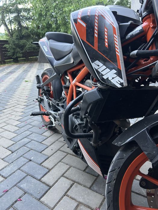 Vând ktm duke390