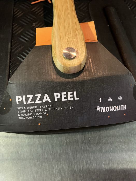 Paletă pentru pizza Monolith – oțel inox + mâner bambus