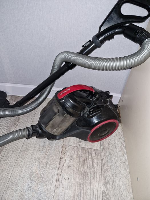 Продам пылесос Самсунг .