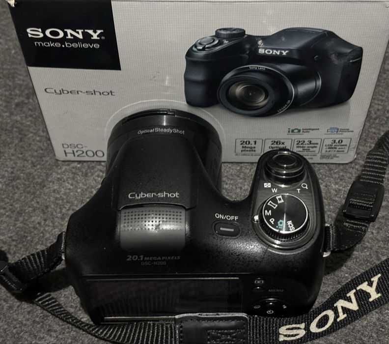 Фотоапарат Sony DSC-H200