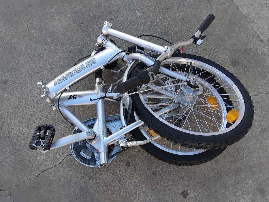 Vând bicicleta pliabila din aluminiu