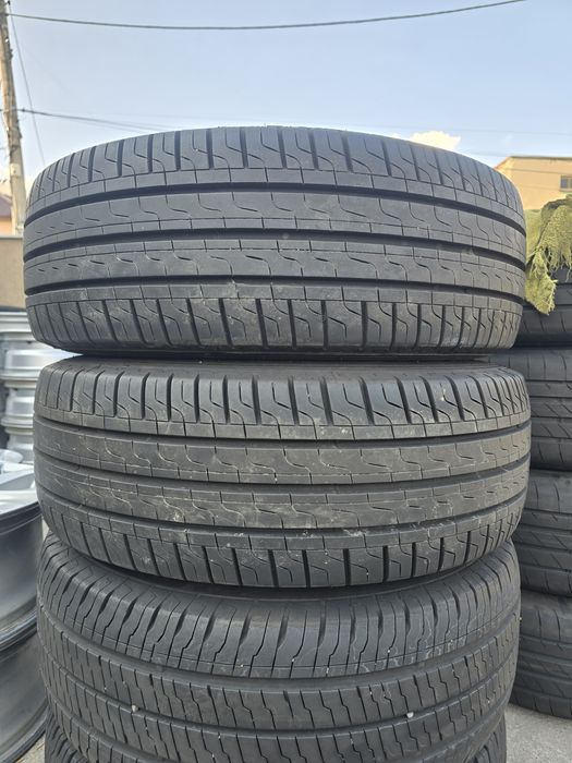 2 Броя Бусови 235/65/16C Pirelli 9mm 22dot