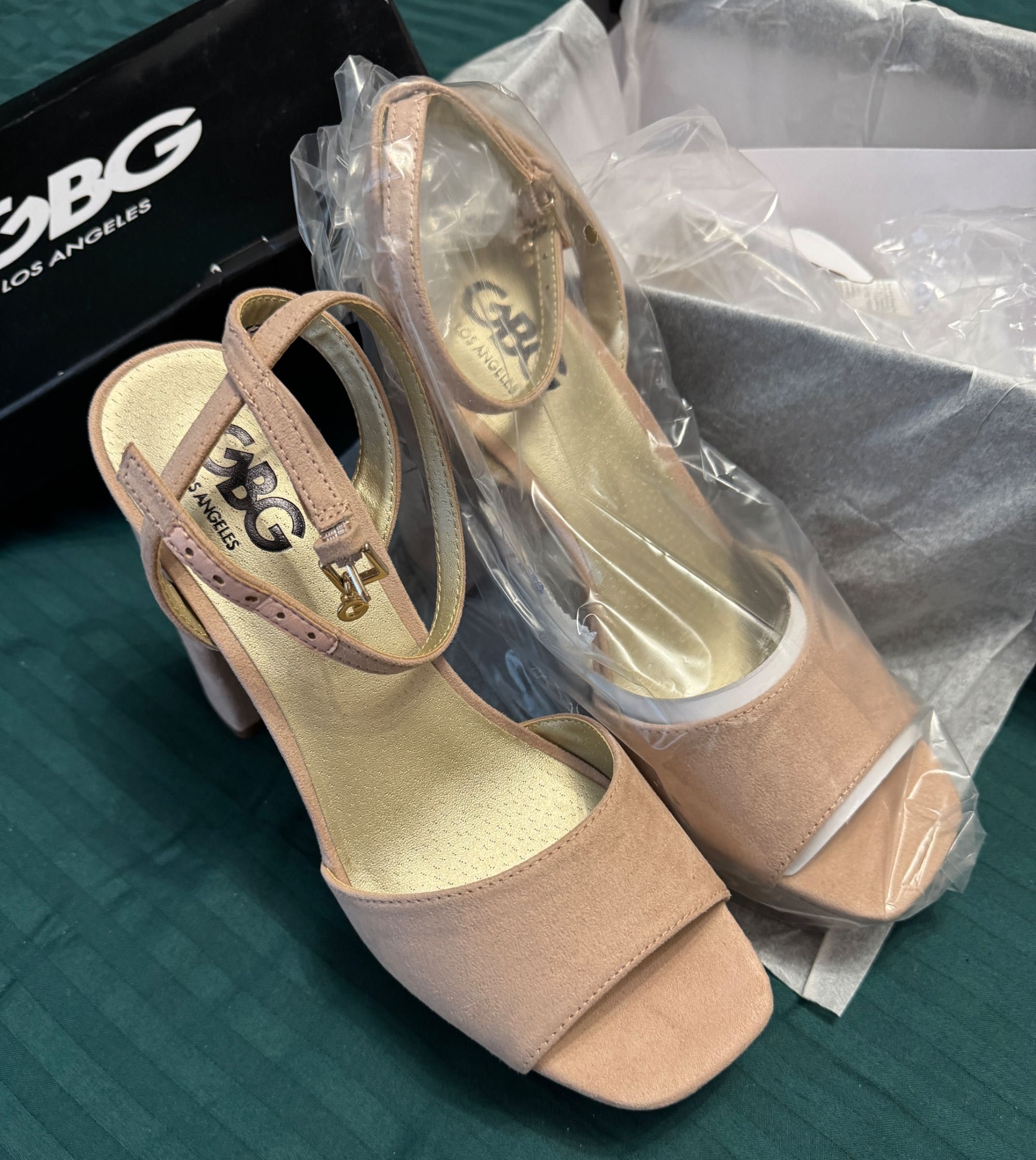 Розови сандали на платформа с ток от G by Guess