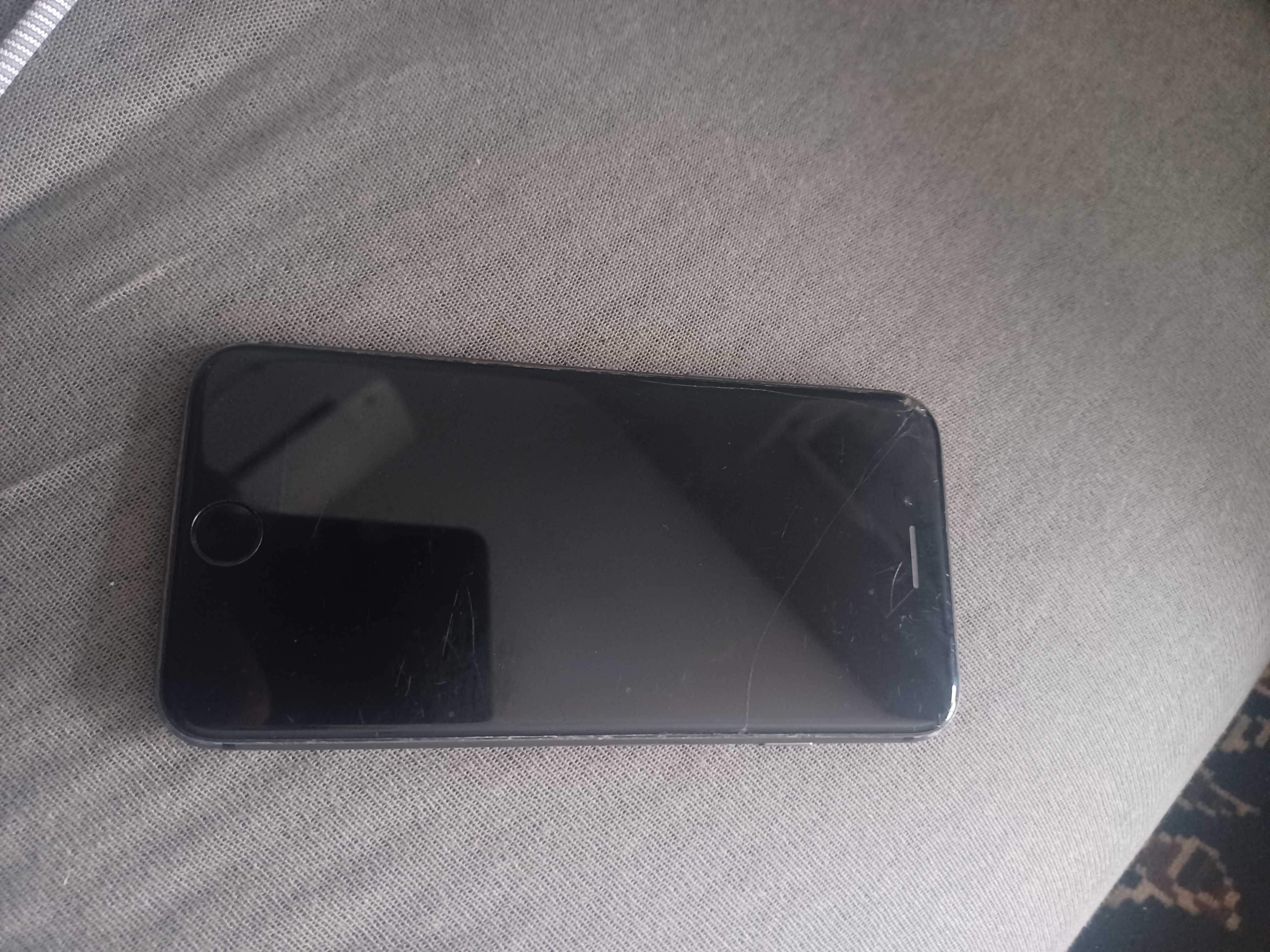 IPhone 8 , 11 заедно