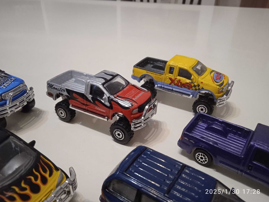 Метални колички 7 бр., Ford F series, Windstar. на Realtoy, 1:61- 1:64