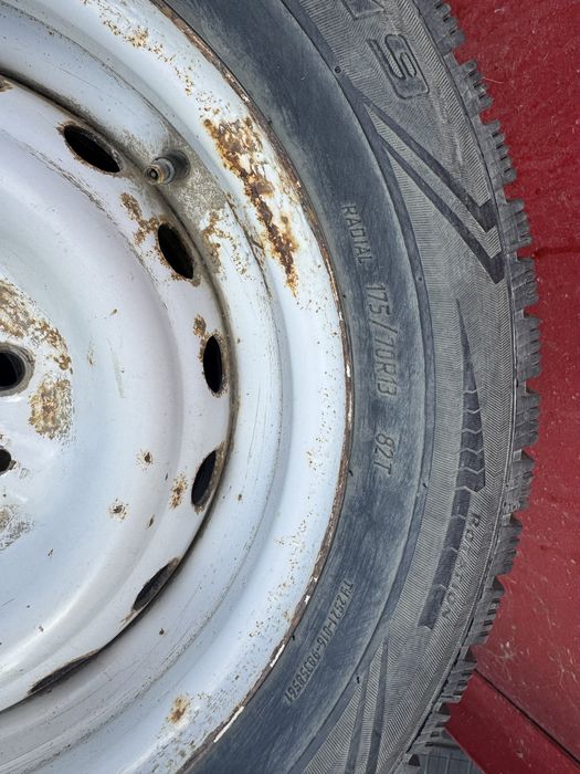 Продам зимние шины 175/70R13