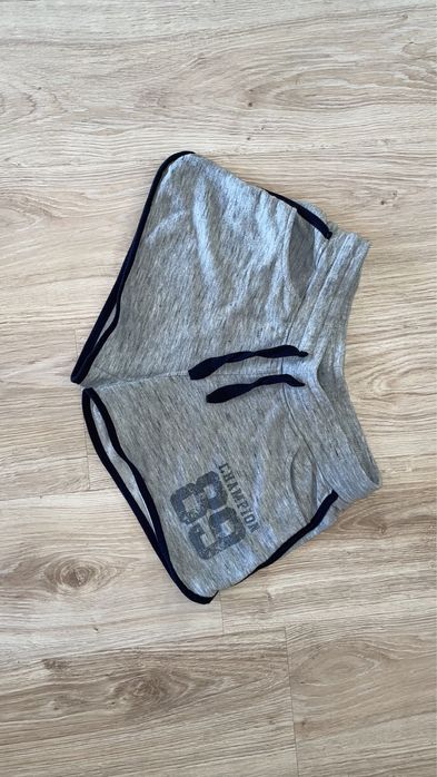 Светло сиви къси панталонки Dunlop