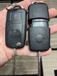 Vand set de 2 chei marca HELLA pentru VW (Golf, Bora, Touran etc)