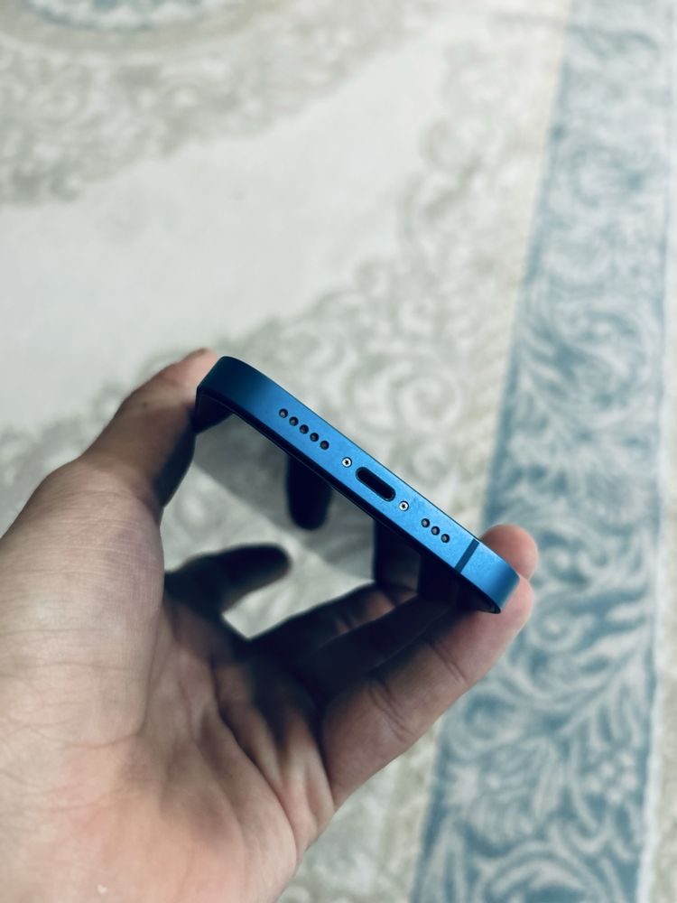 iPhone 13.