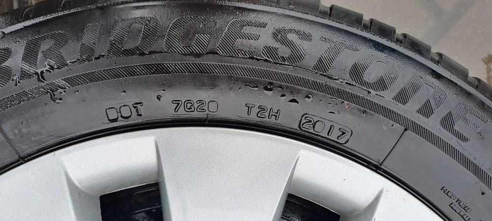 Jante BMW cu anvelope iarna si capace originale pentru BMW F30 F31