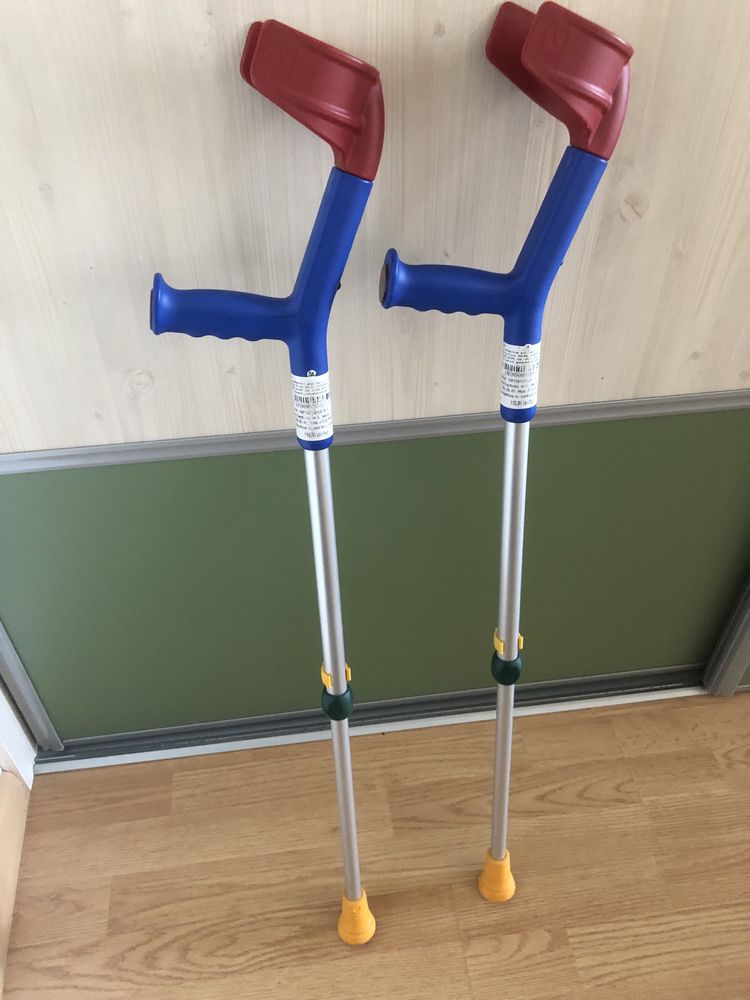 Cârje ptr copii cu sprijin pe antebrat