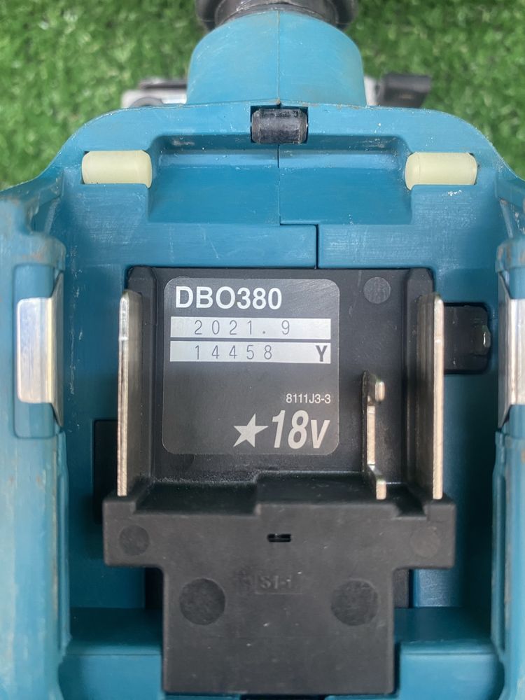 Безчетков виброшлайф с регулаж на оборотите Makita DBO380