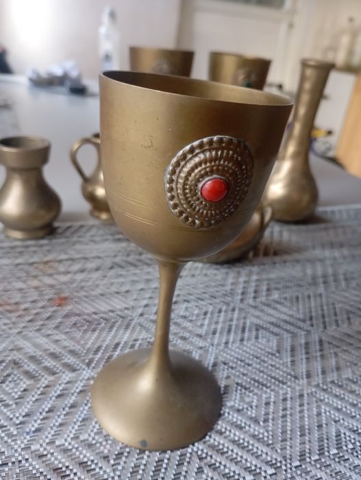 Vând pahare vechi bronz