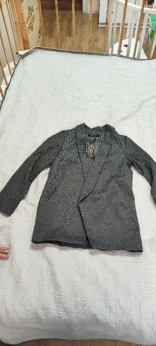 Костюм с брюками,состояние новое,с этикеткой