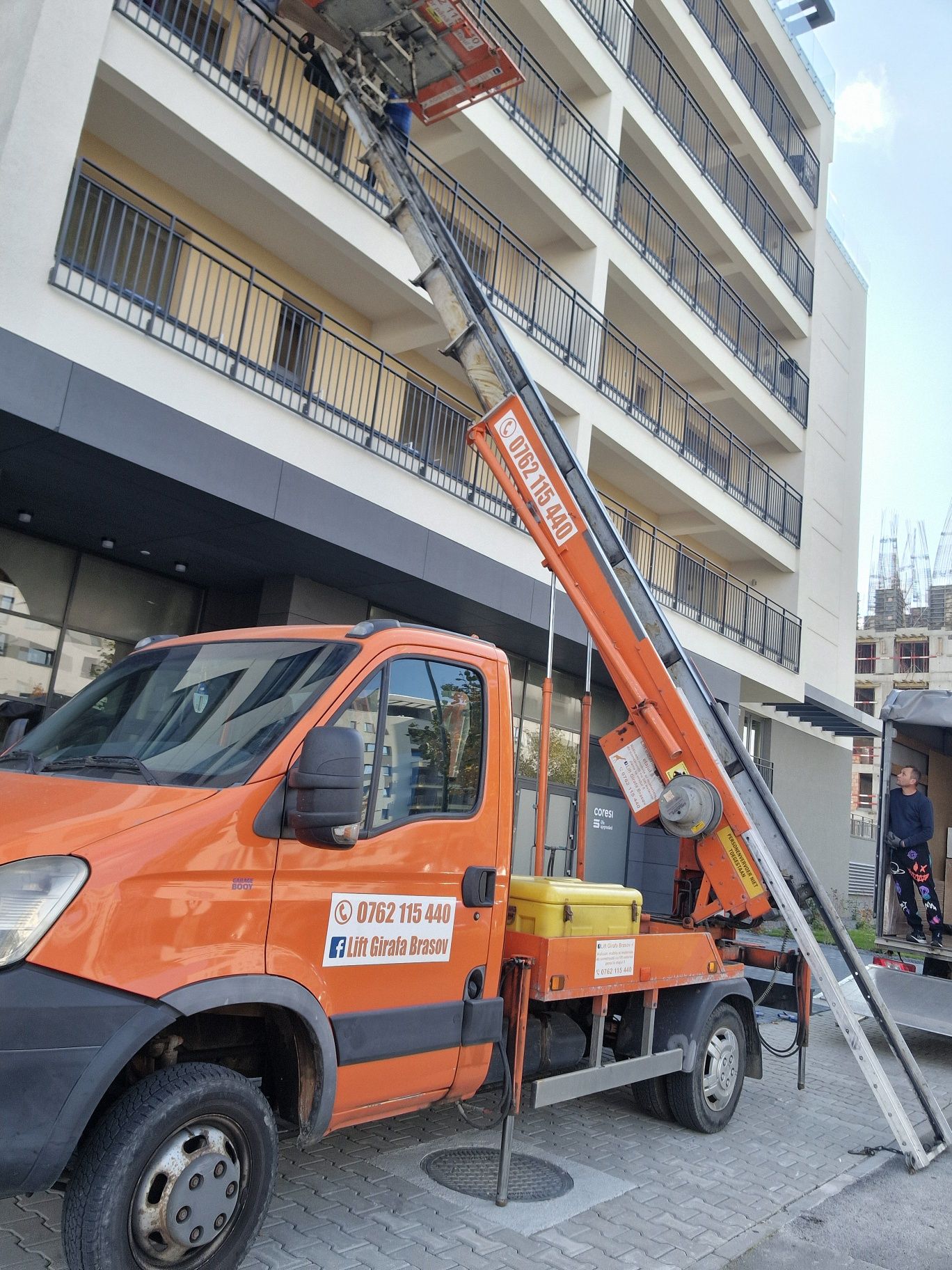 Nacela , girafa lift, înlocuiește macaraua,  pana la etajul 8