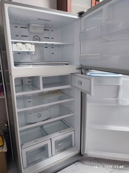 Холодильник Samsung высота 185*глубина 75*ширина 85 серый б/у