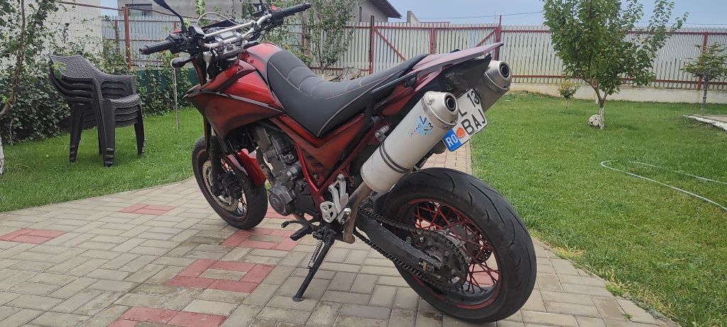 motocicleta Yamaha xt660