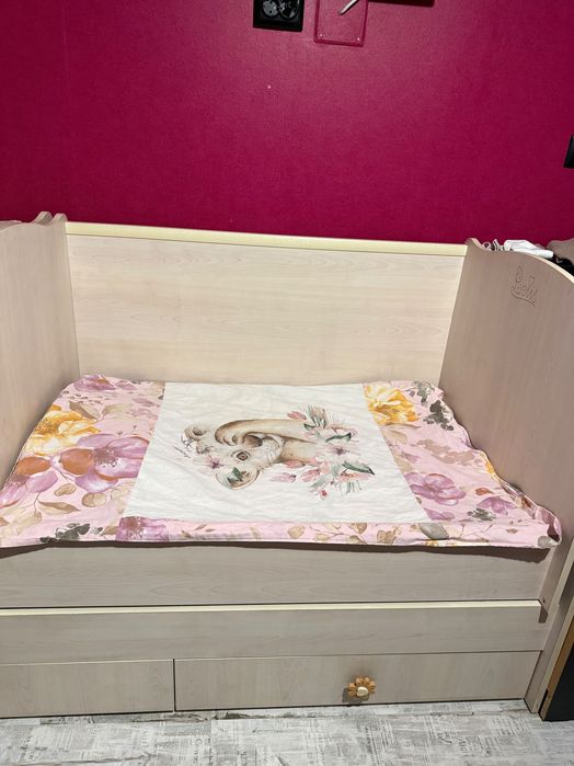 Бебешко легло с решетка и люлеещ механизъм