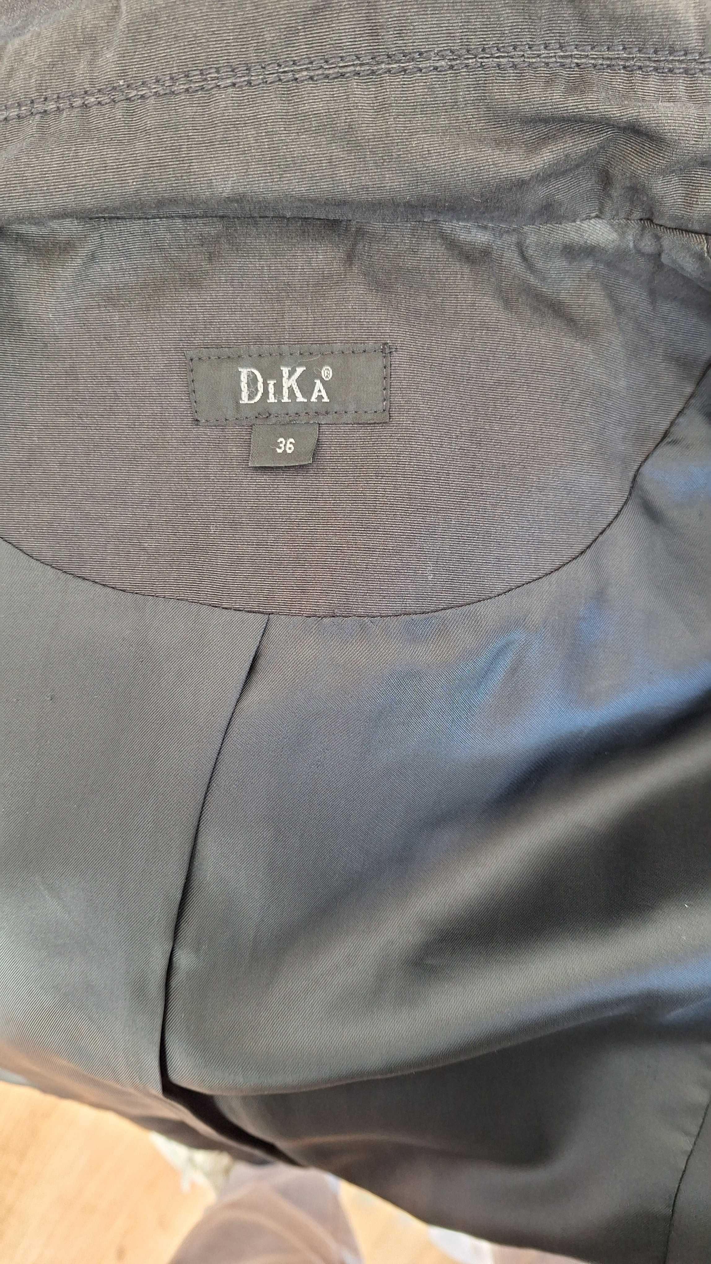 Перфектен тренчкот DIKA