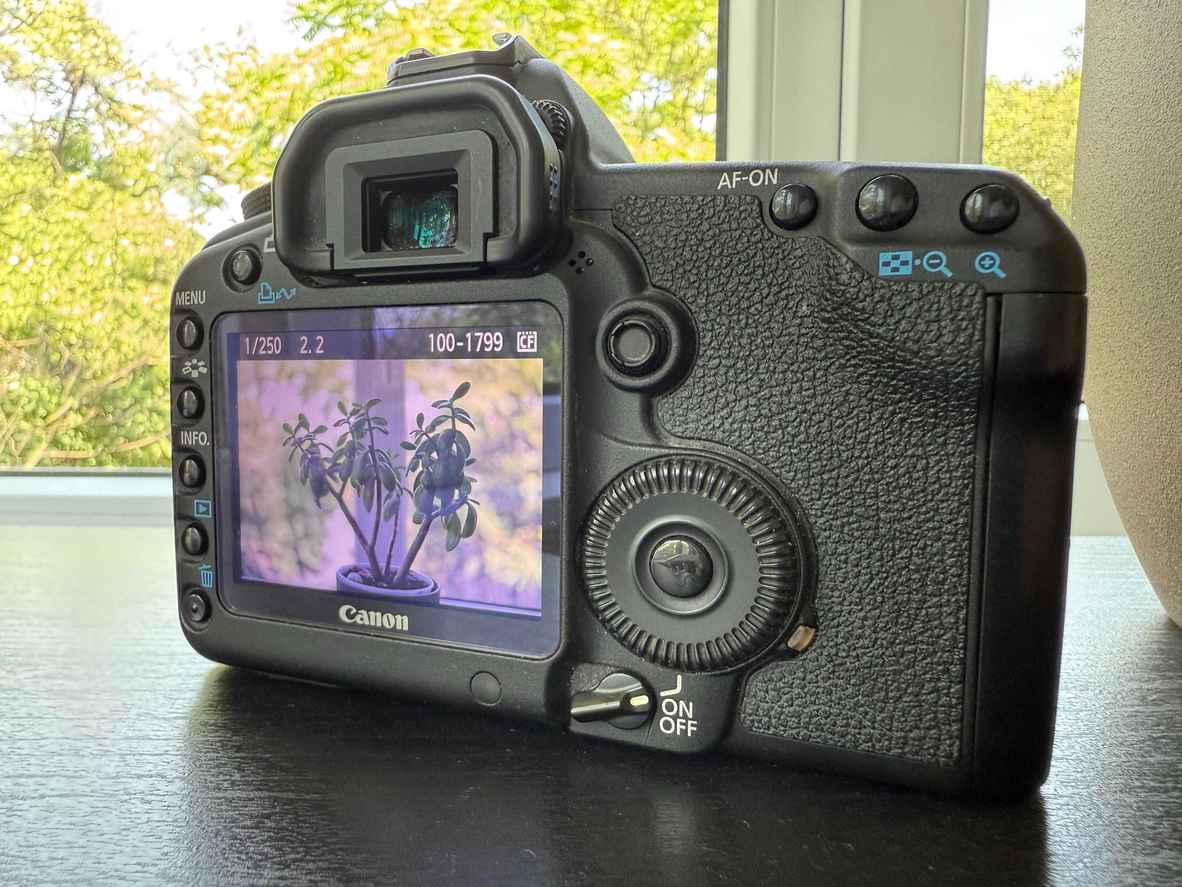 Camera foto DSLR Canon 5D Mark II – Full Frame