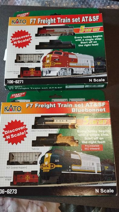 Комплект товарен влак Kato N Scale F7 AT&SF 106-6273 и 106-6271