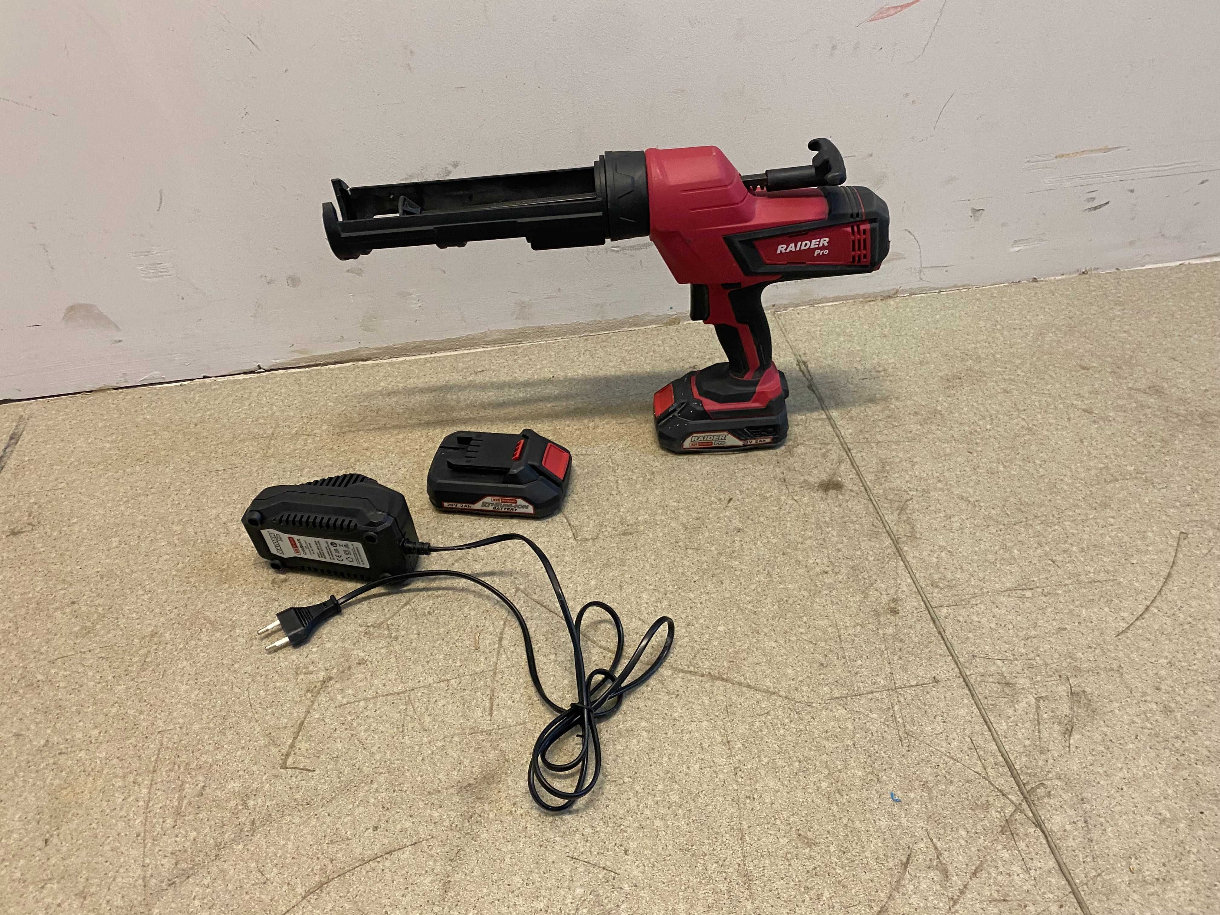 041604	R20 Пистолет за силикон акум. 310ml 4500N 2x2Ah RDP-SCG20
