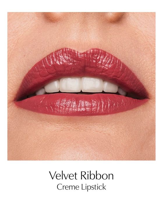 Помада Estée Lauder Limited Edition в оттенке Velvet Ribbon.