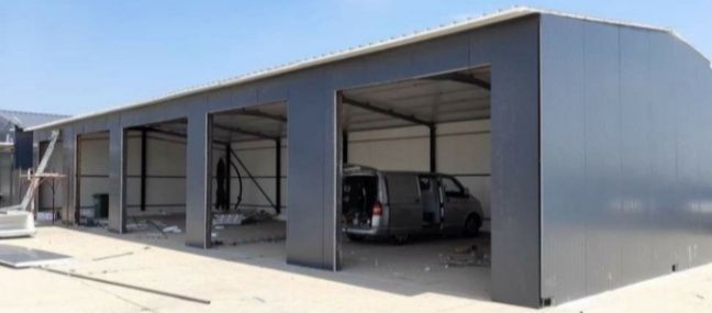 Vând hală metalică de pe stoc 10 m lățime cu 20 lungime cu tot cu mont