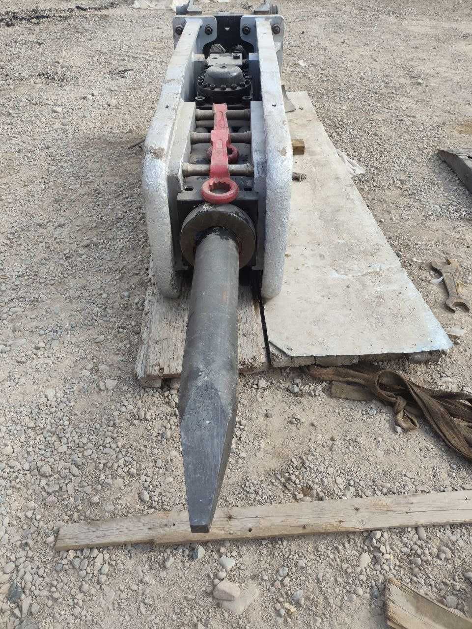 Гидромолот 350F  Корея на  DOOSAN 340 и на VOLVO 290,300 и др.