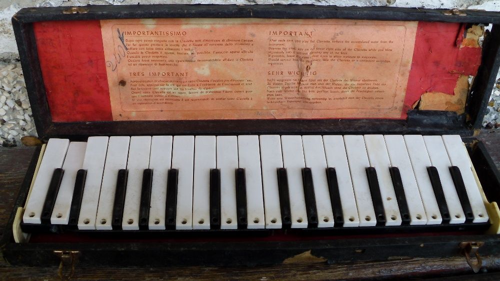 Музикален инструмент YAMAHA clavietta- за декорация или ремонт с куфар