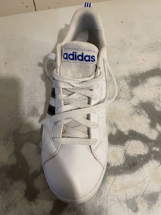 Обувки adidas