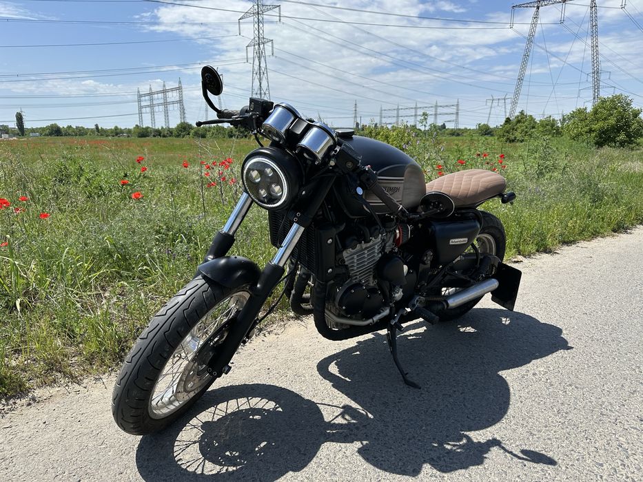Triumph cafe racer