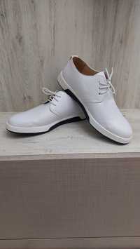 Нови бели мъжки обувки 44 номер
