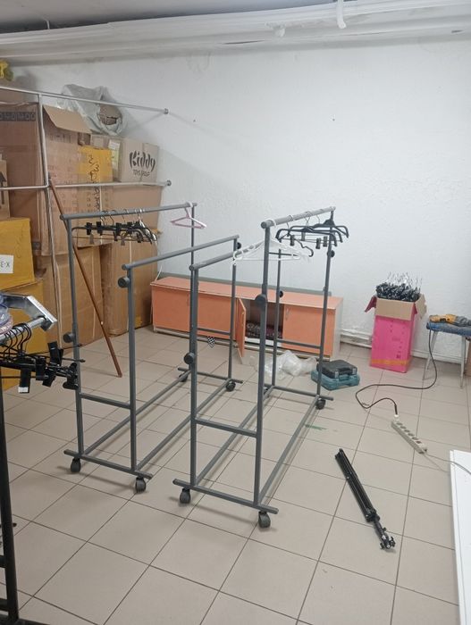 Продаю обарудавие для бизнеса, стоики для одежды, в отлином состоянии