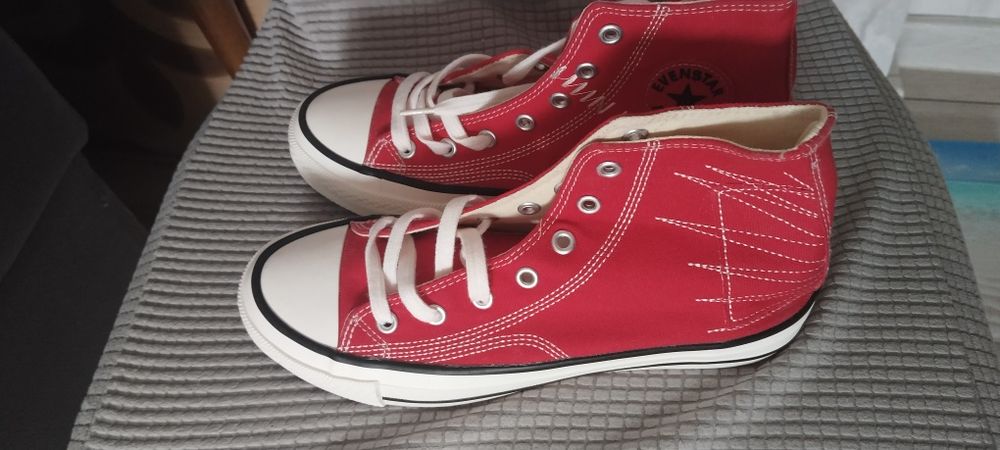 Продам новые кеды EVENSTAR.красного цвета
