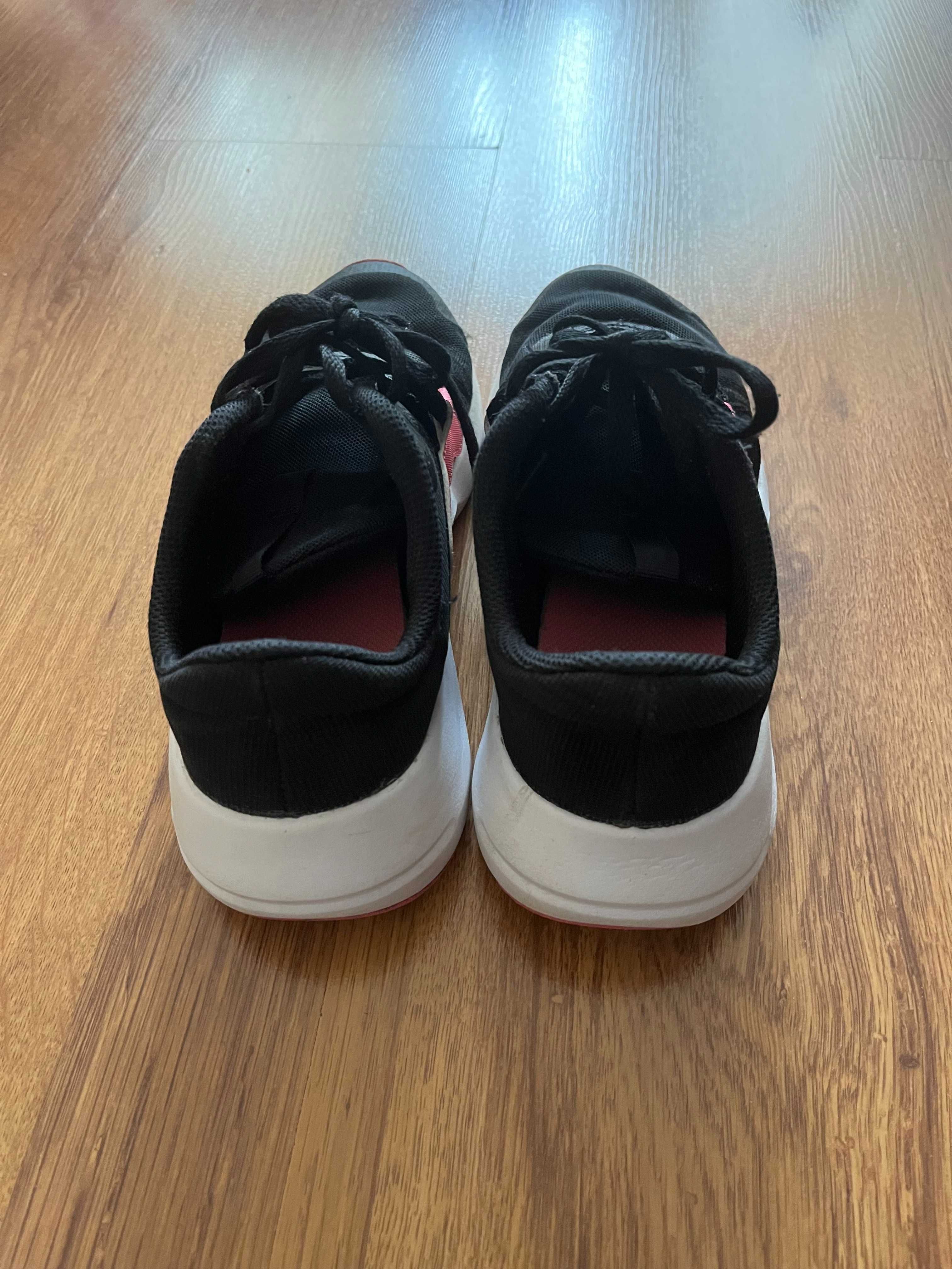 Маратонки Nike номер 37,5