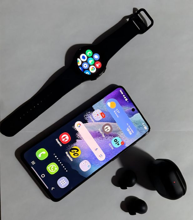Samsung S21FE, часы, наушники